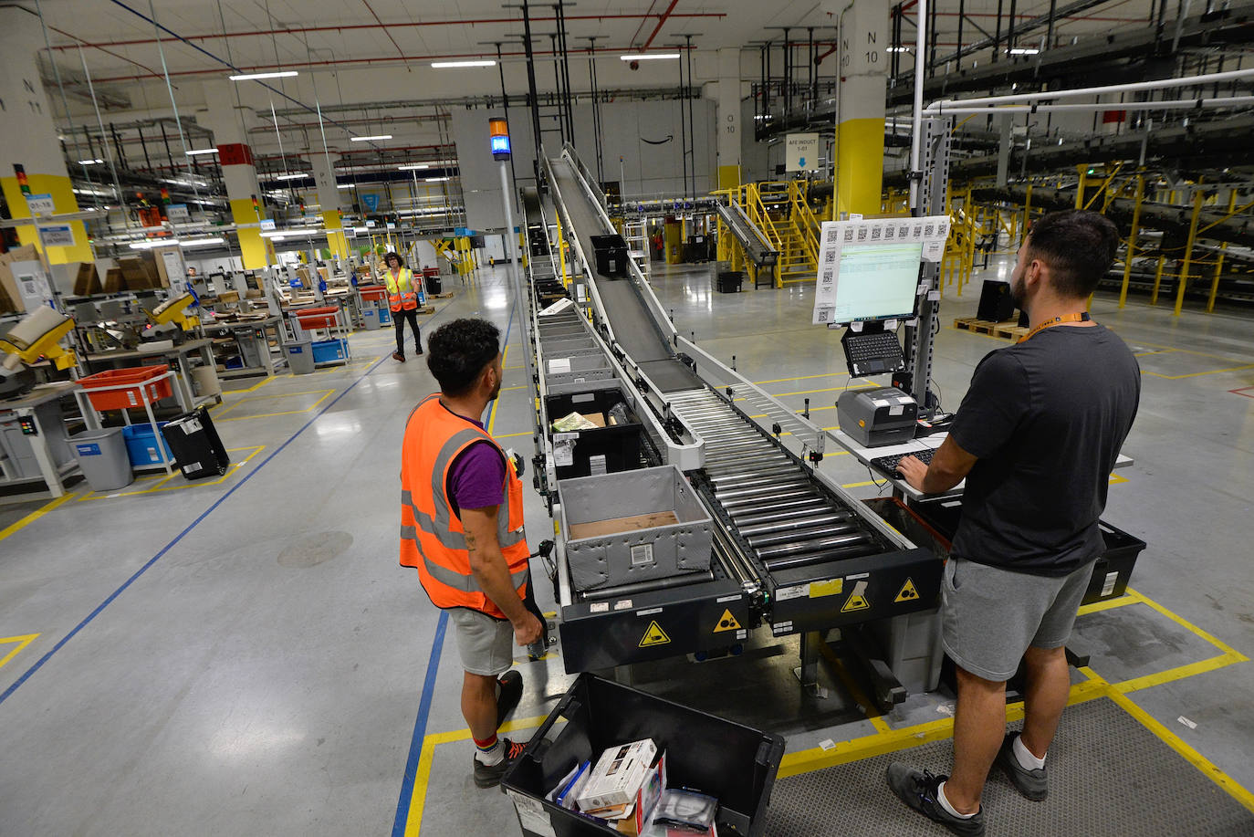 El centro logístico de Amazon en Corvera, en imágenes