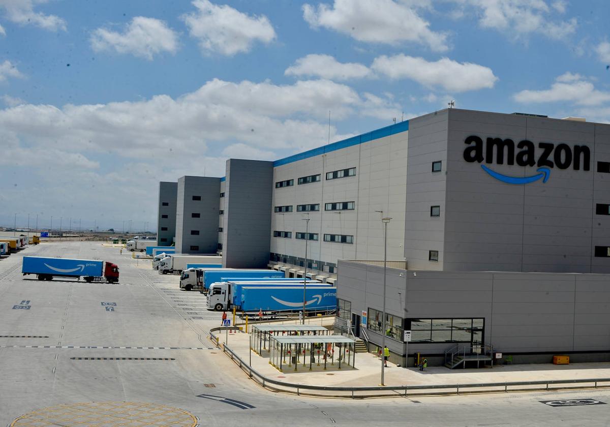 El centro logístico de Amazon en Corvera, en imágenes