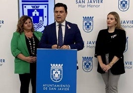 El alcalde de San Javier, en la presentación de la adjudicación del contrato de abastecimiento de agua.