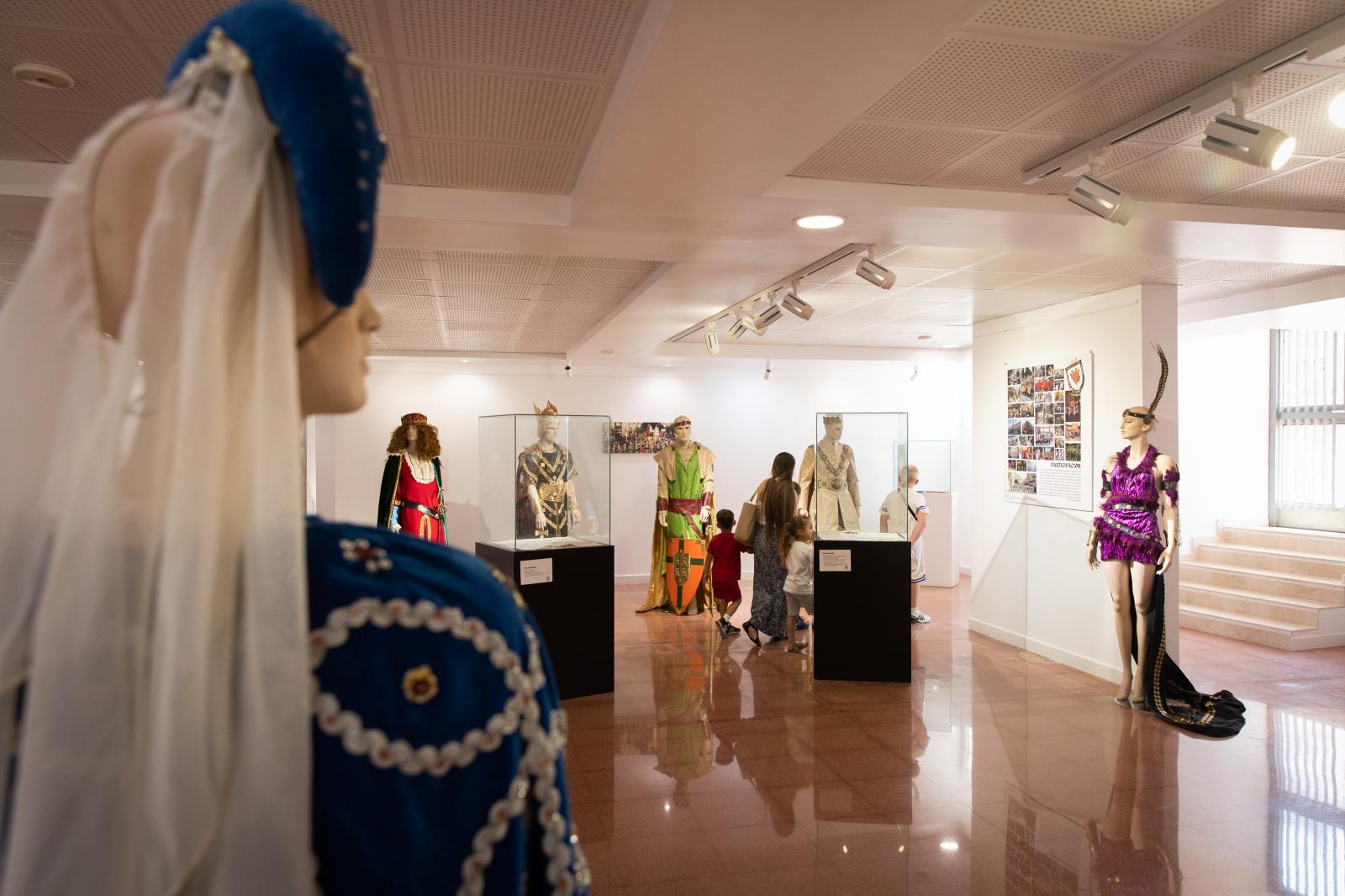 La exposición de los Caballeros del Rey Fernando en Orihuela, en imágenes