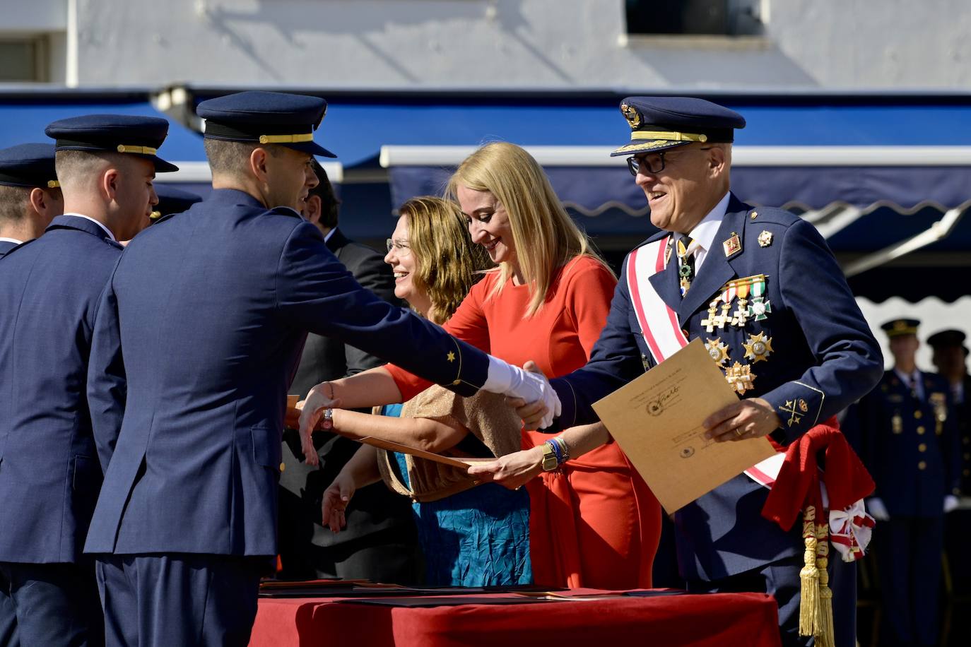 La entrega de Reales Despachos a los nuevos tenientes del Ejército del Aire