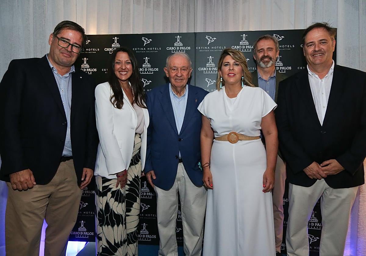 Patricio Martínez Nieto, Carmen Conesa, José Martínez Nieto, Noelia Arroyo y Claudio y Roberto Martínez Nieto.