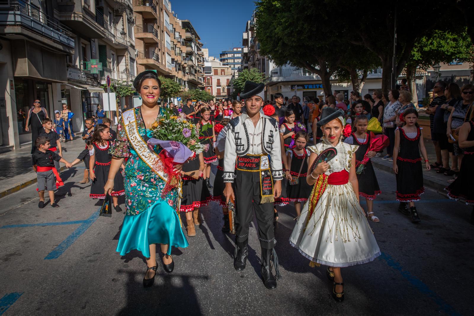 La ofrenda de flores de los Moros y Cristianos de Orihuela, en imágenes