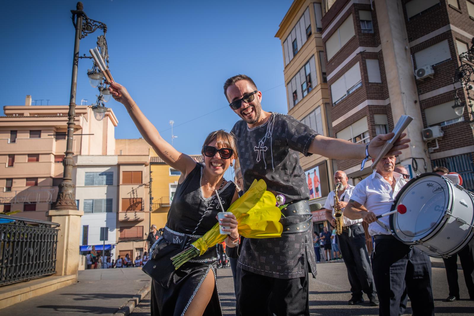 La ofrenda de flores de los Moros y Cristianos de Orihuela, en imágenes