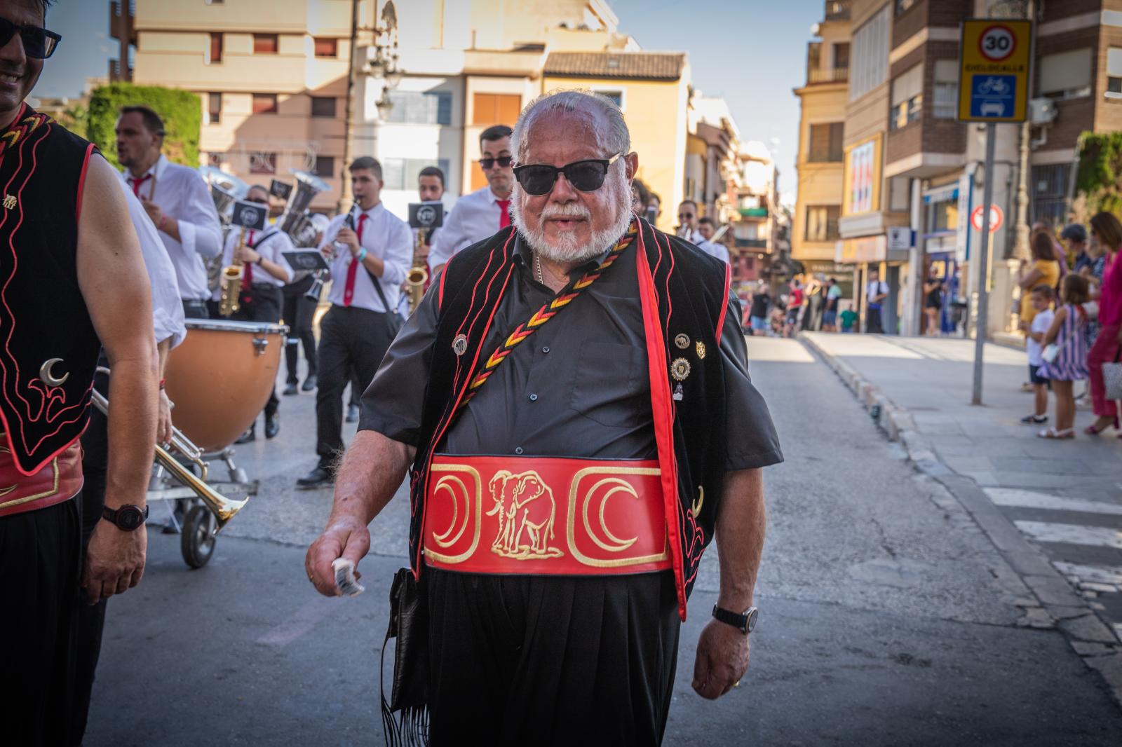 La ofrenda de flores de los Moros y Cristianos de Orihuela, en imágenes