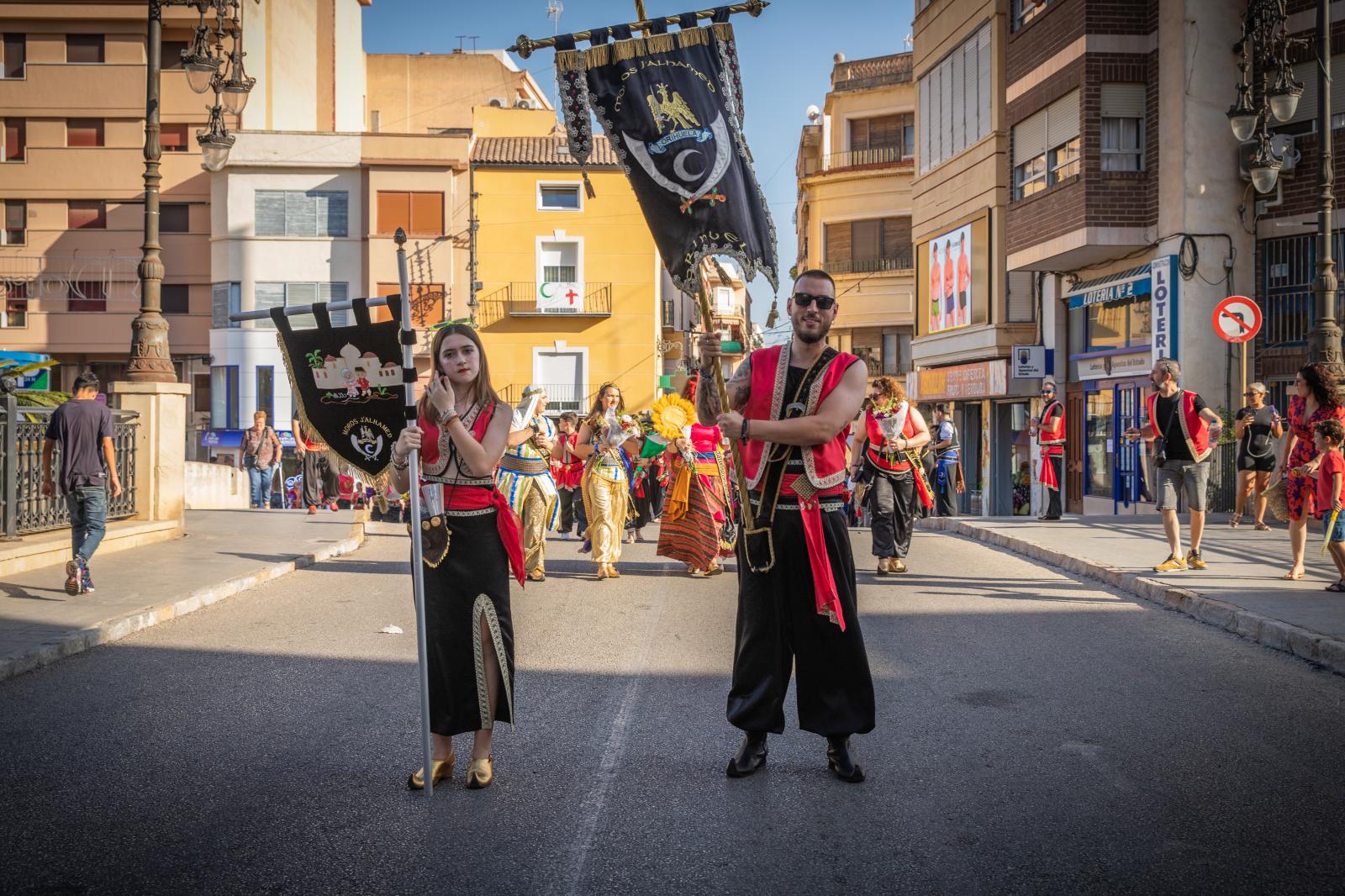 La ofrenda de flores de los Moros y Cristianos de Orihuela, en imágenes