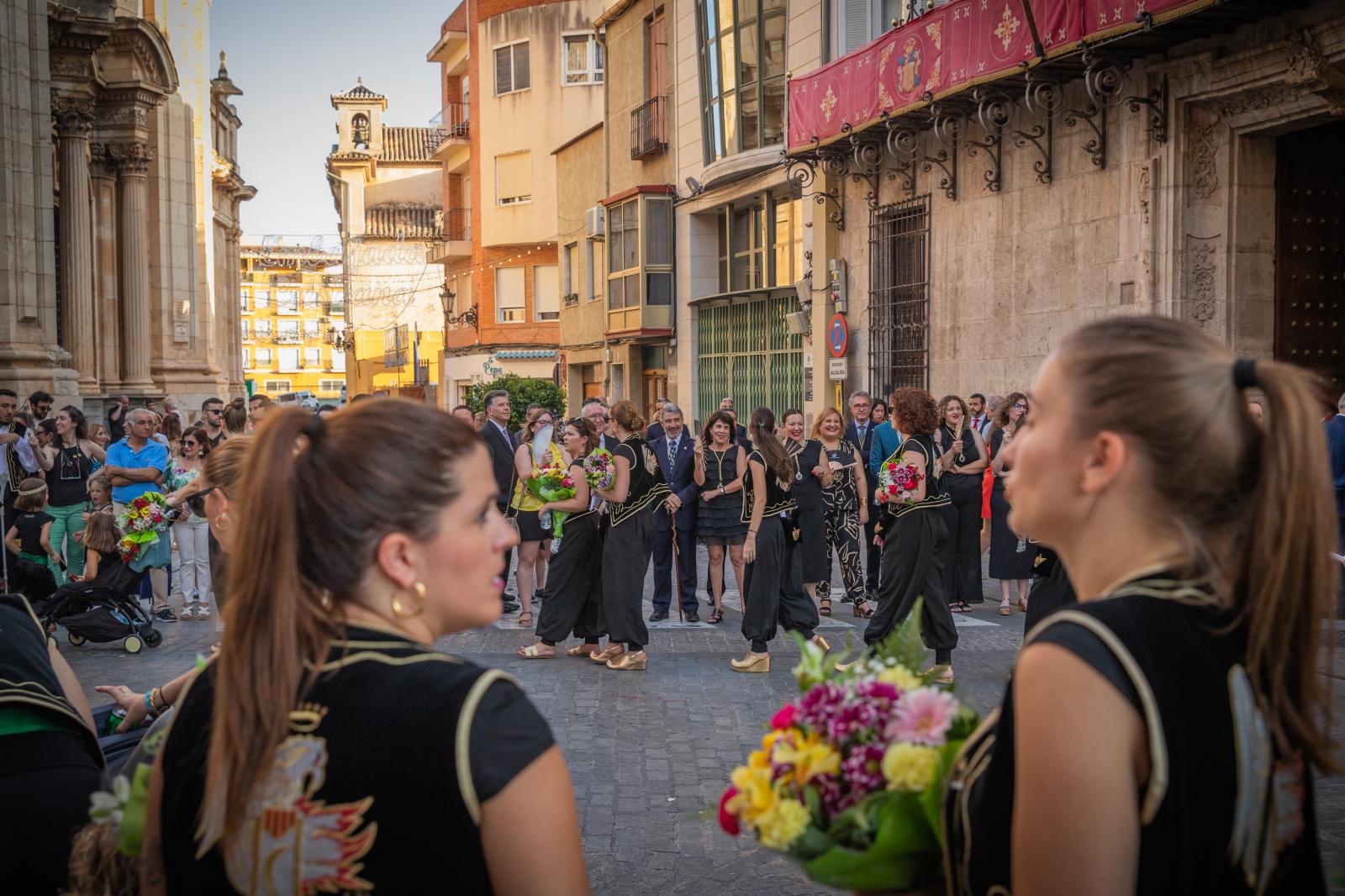 La ofrenda de flores de los Moros y Cristianos de Orihuela, en imágenes