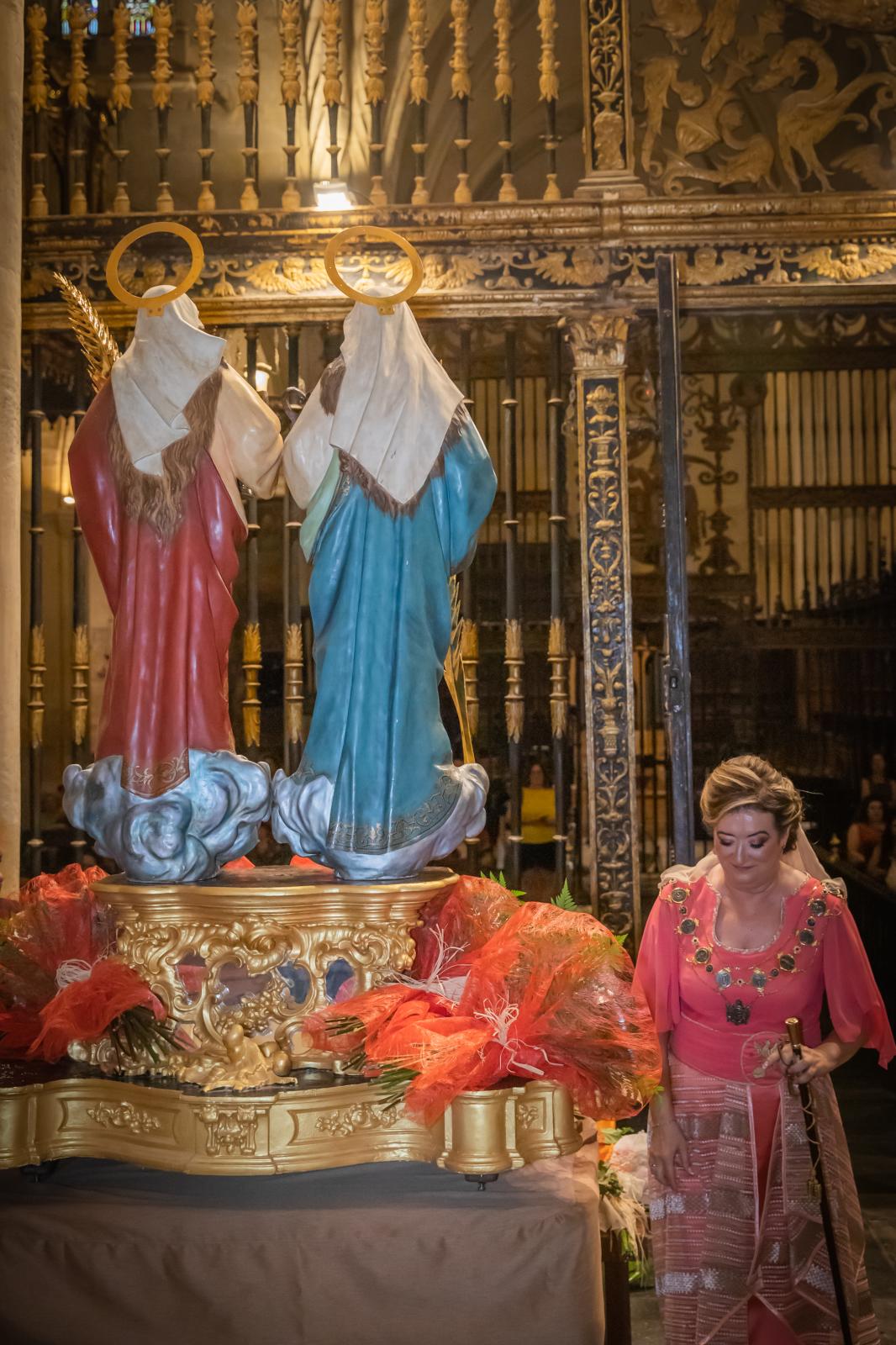 La ofrenda de flores de los Moros y Cristianos de Orihuela, en imágenes