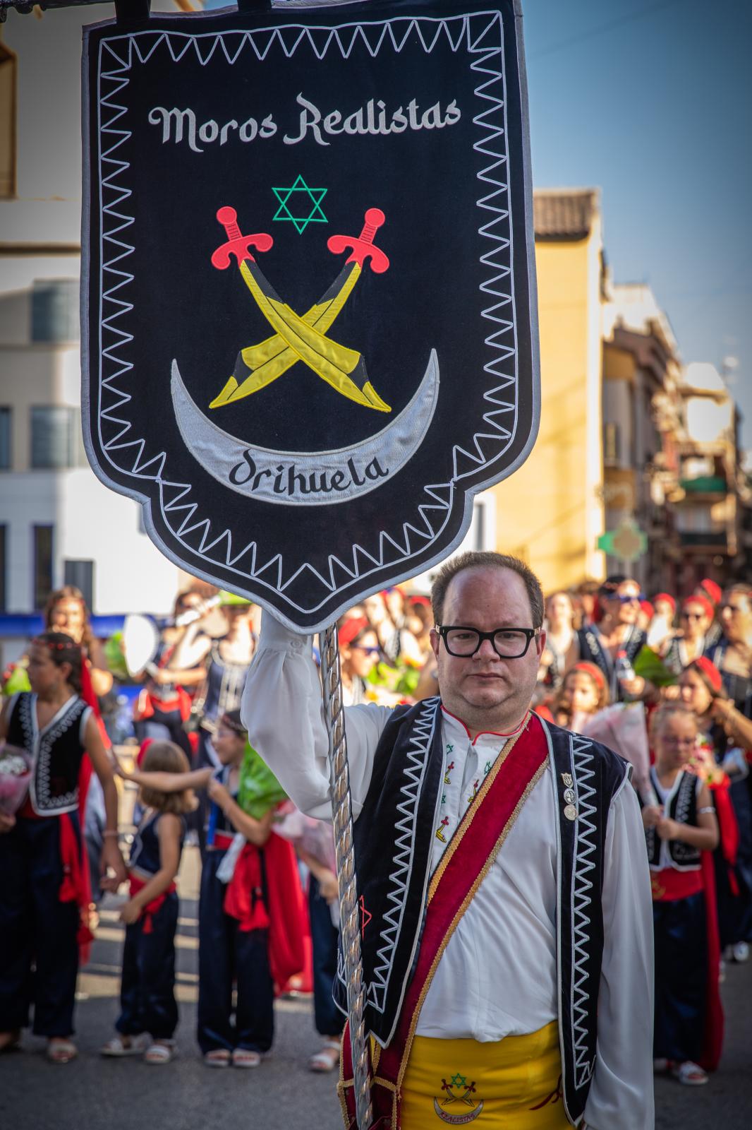 La ofrenda de flores de los Moros y Cristianos de Orihuela, en imágenes