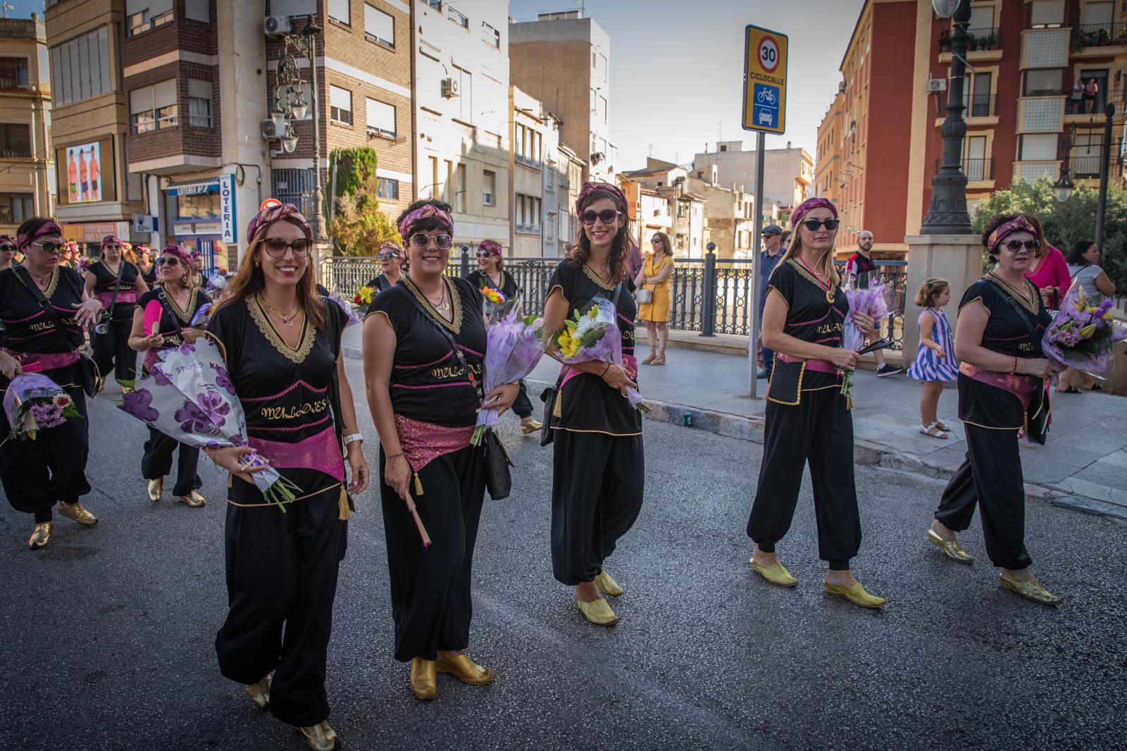 La ofrenda de flores de los Moros y Cristianos de Orihuela, en imágenes