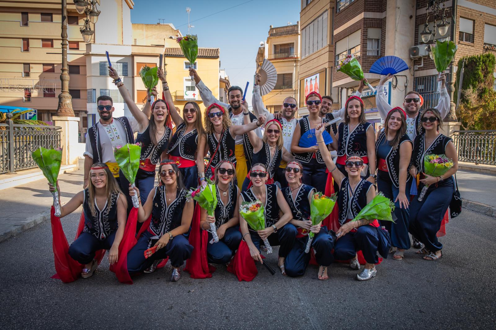 La ofrenda de flores de los Moros y Cristianos de Orihuela, en imágenes
