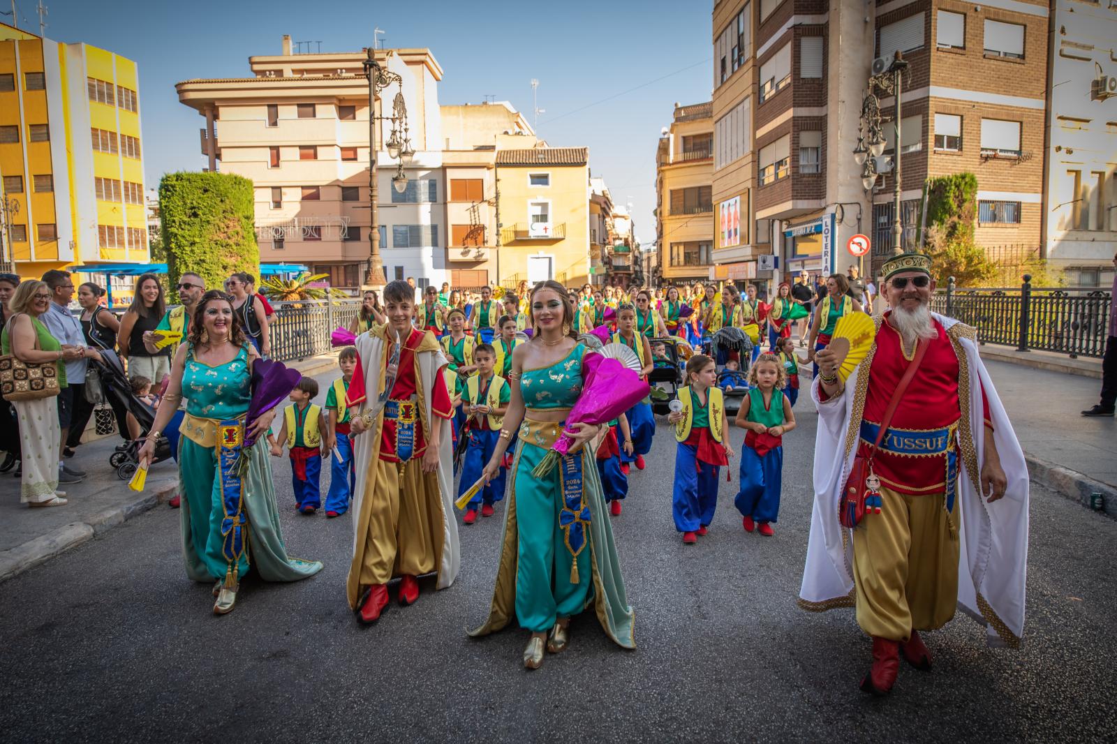 La ofrenda de flores de los Moros y Cristianos de Orihuela, en imágenes
