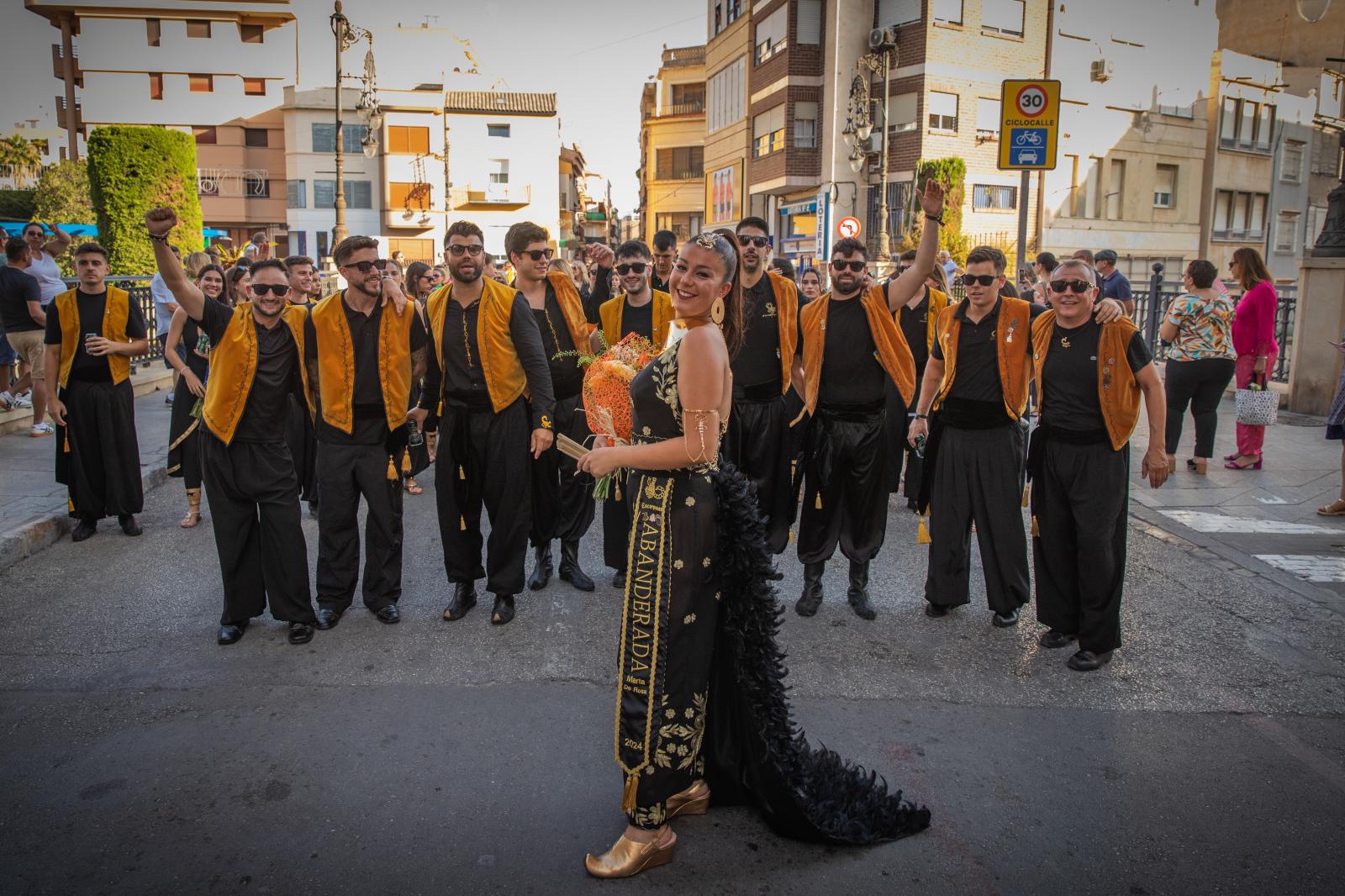 La ofrenda de flores de los Moros y Cristianos de Orihuela, en imágenes