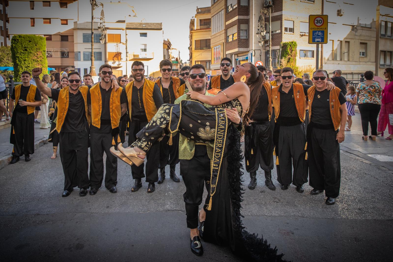 La ofrenda de flores de los Moros y Cristianos de Orihuela, en imágenes