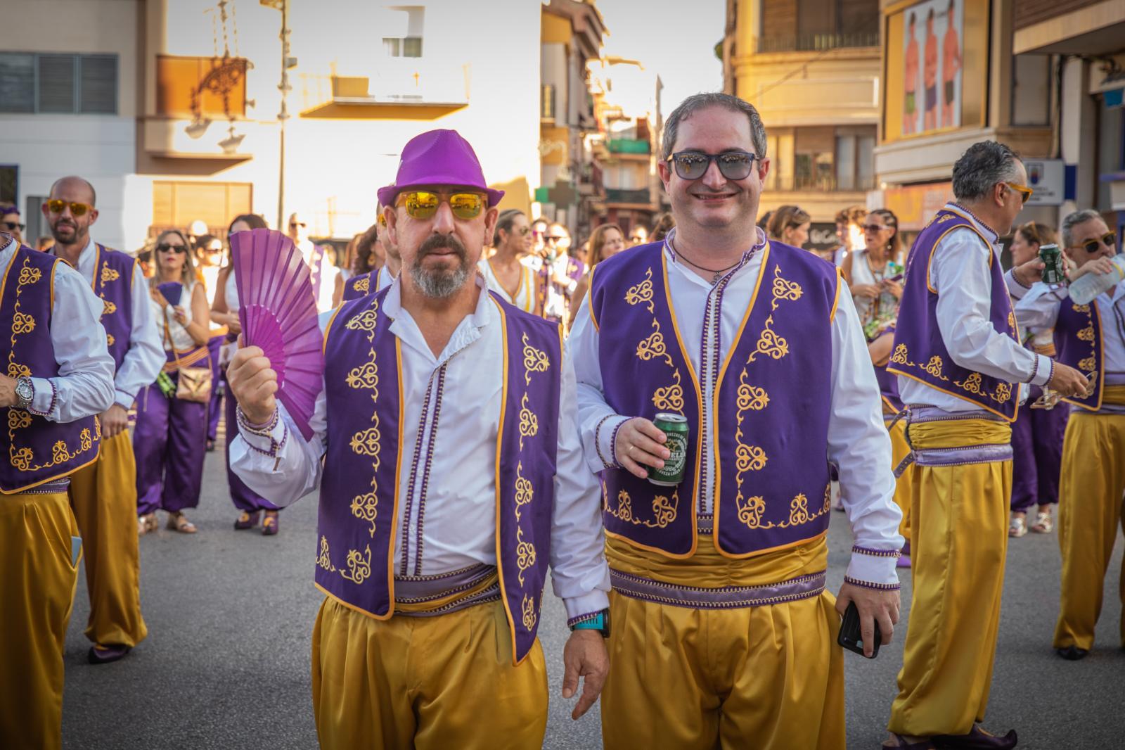 La ofrenda de flores de los Moros y Cristianos de Orihuela, en imágenes