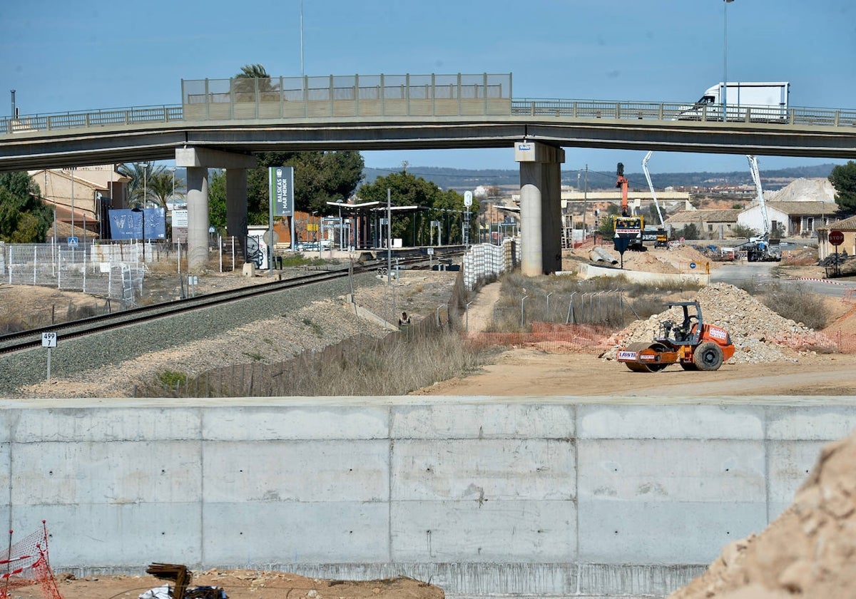 Obras de remodelación de la estación de Balsicas, en el nuevo tramo de alta velocidad entre Riquelme-Sucina y Torre Pacheco.