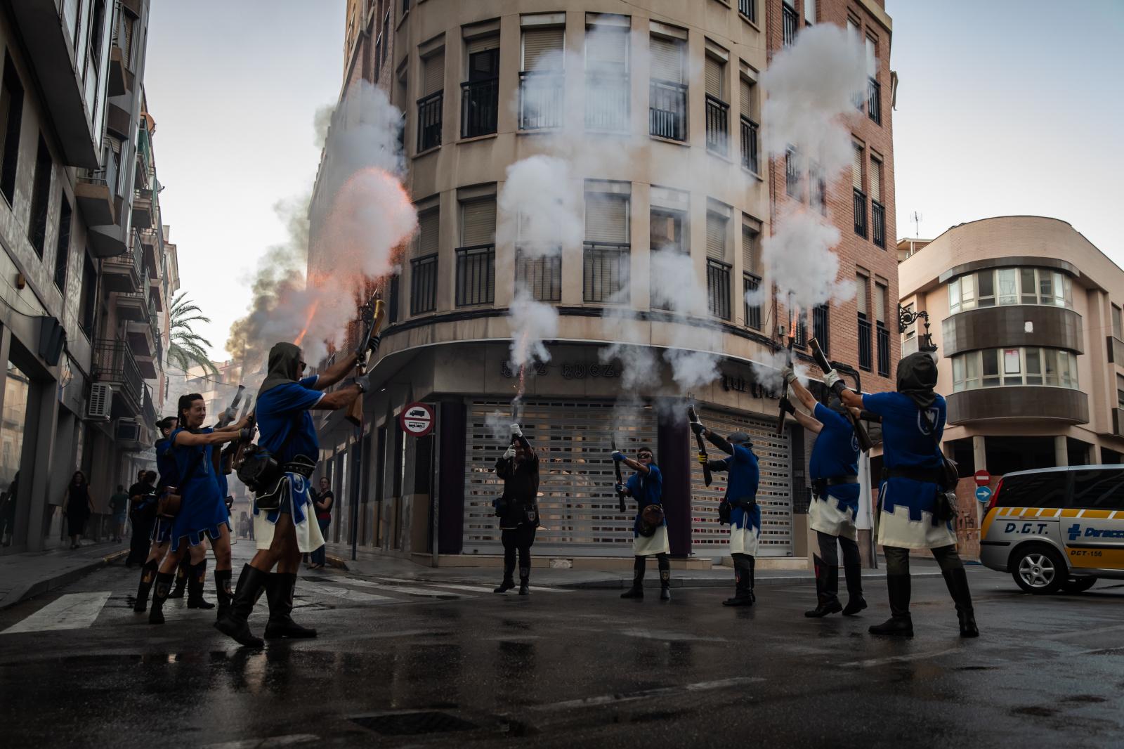 La guerrilla de la pólvora pone a retumbar a Orihuela