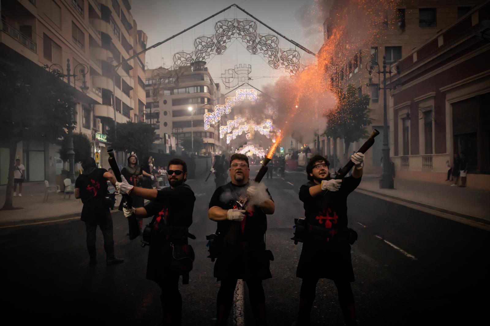 La guerrilla de la pólvora pone a retumbar a Orihuela