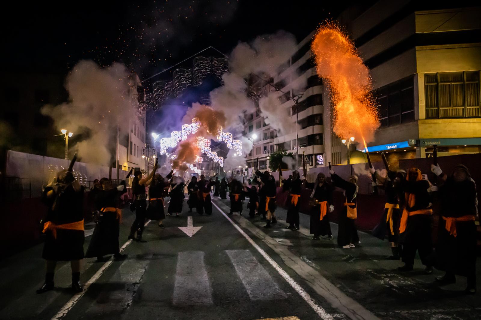 La guerrilla de la pólvora pone a retumbar a Orihuela