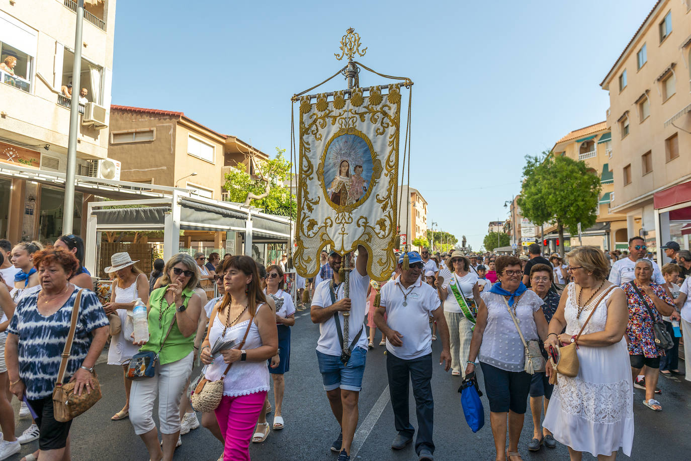 Los pescadores conmemoran a su patrona, la Virgen del Carmen, en imágenes