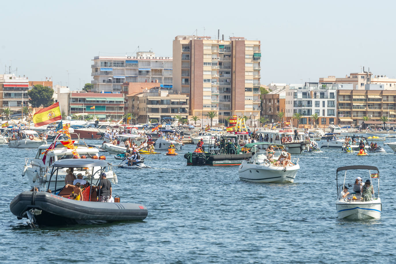 Los pescadores conmemoran a su patrona, la Virgen del Carmen, en imágenes