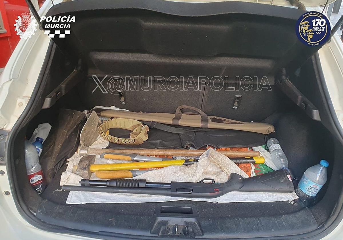 Arma de fuego intervenida al hombre detenido.