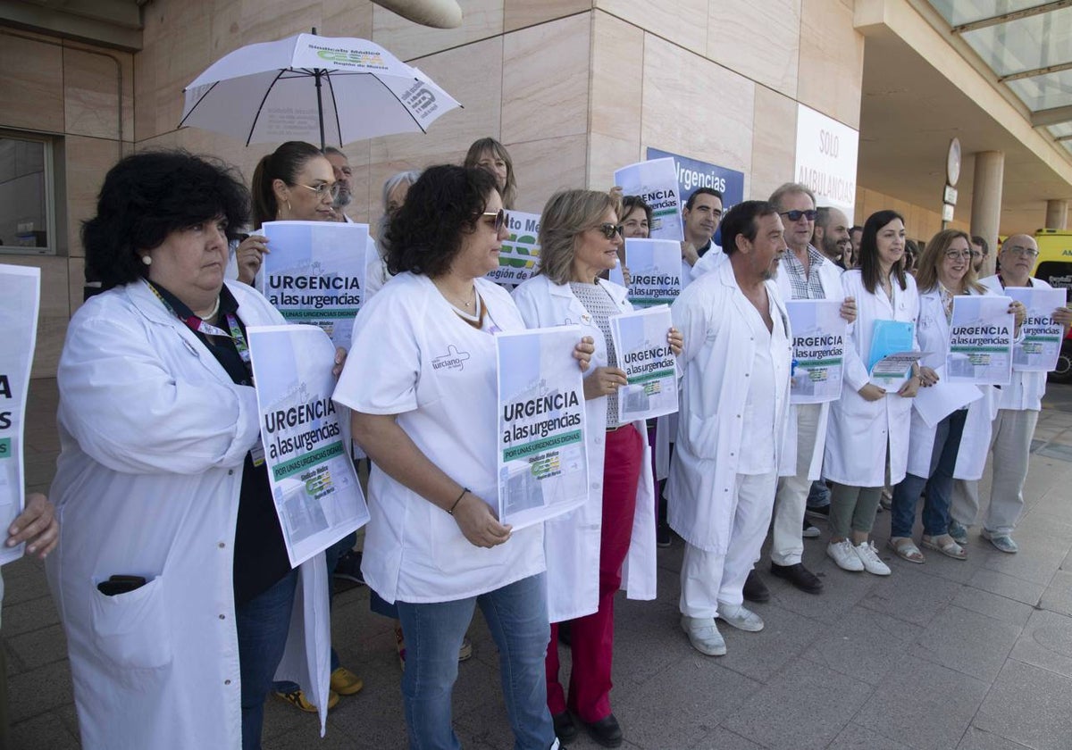 Protesta de los médicos de Urgencias del Santa Lucía, el pasado mes de mayo.