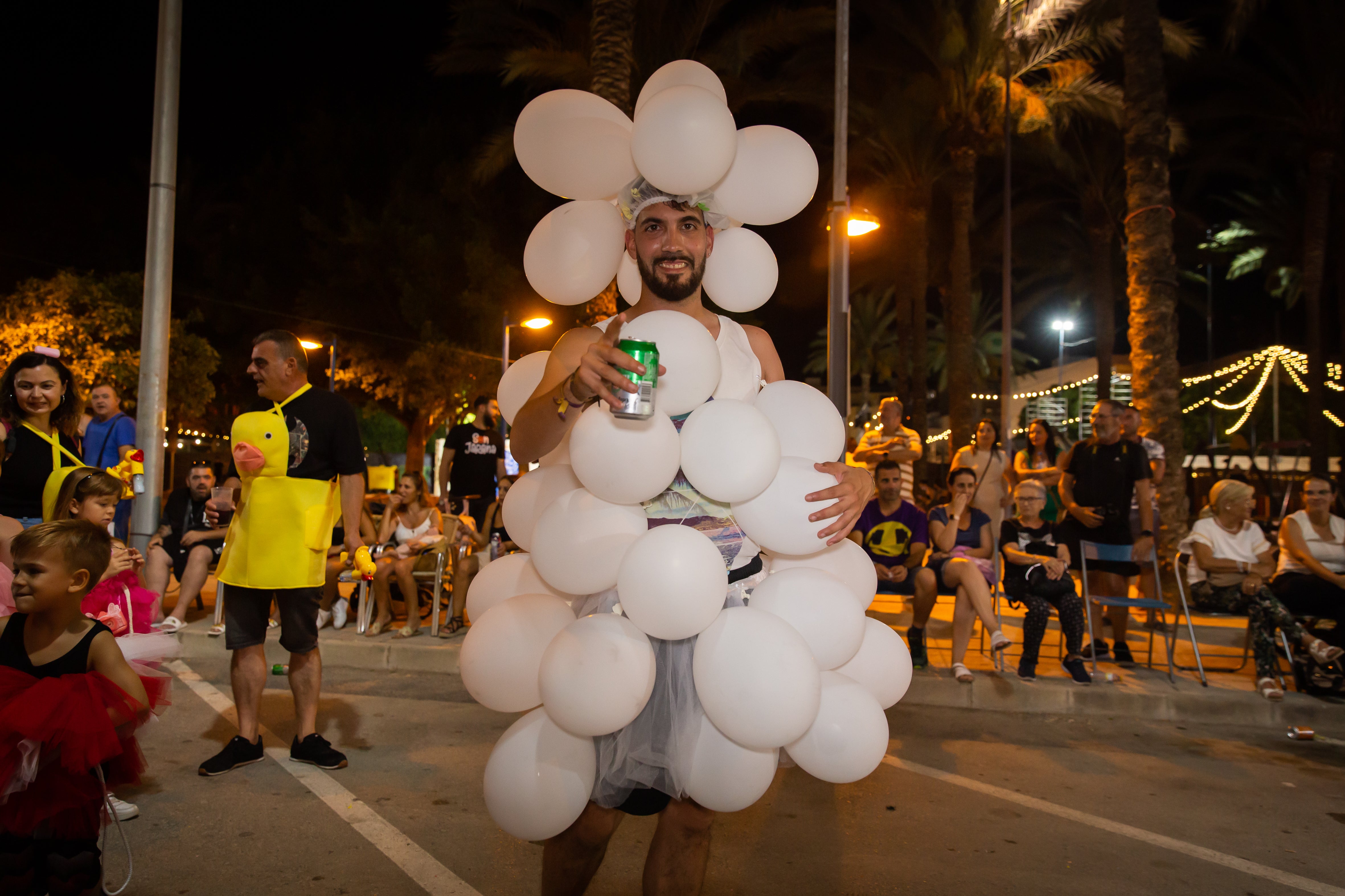 Las imágenes de la retreta festera de Orihuela