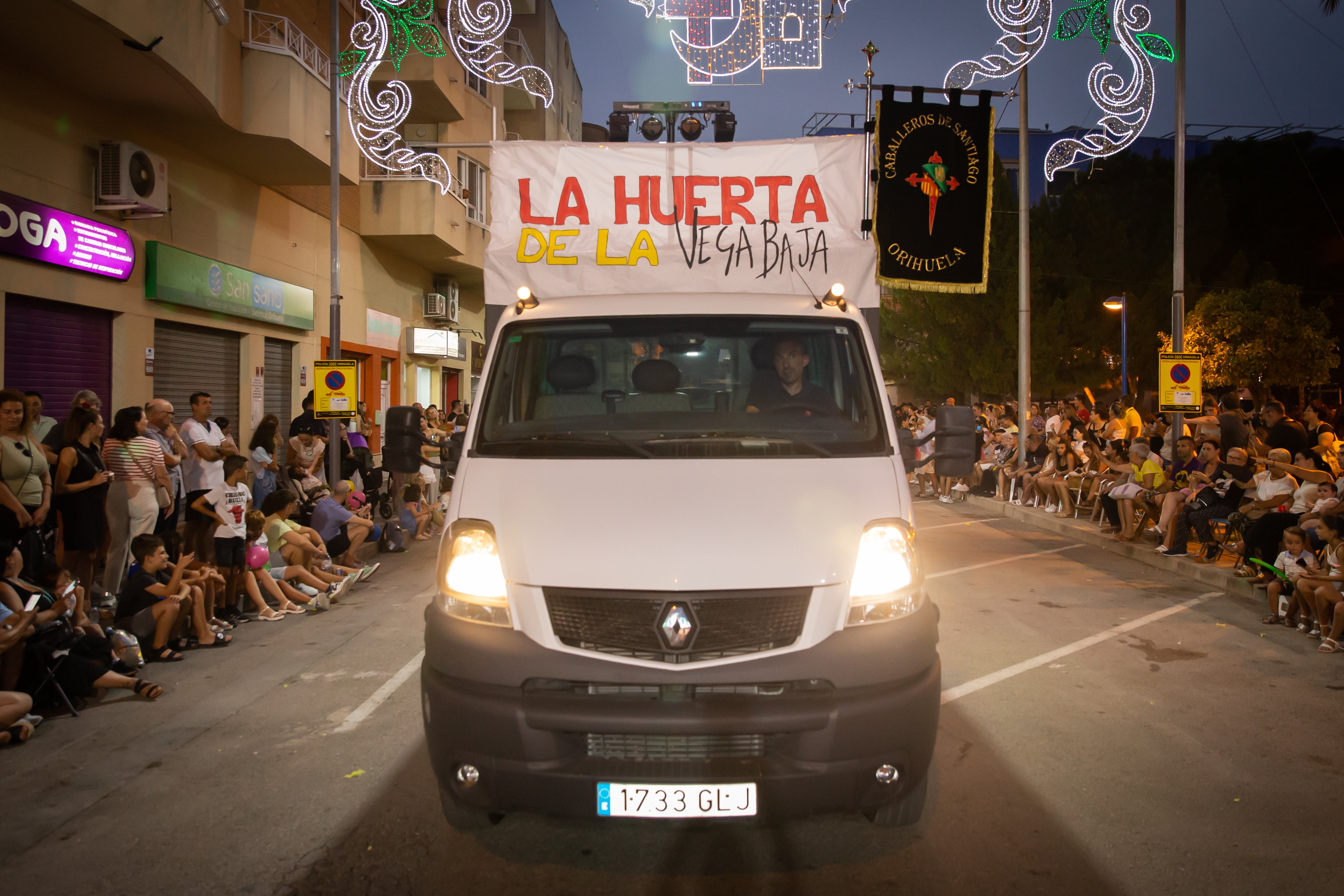 Las imágenes de la retreta festera de Orihuela