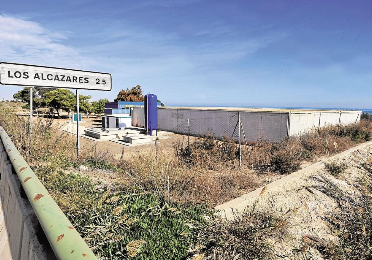 La rambla del Albujón, en la foto, canaliza a la laguna parte del agua que aflora del acuífero.