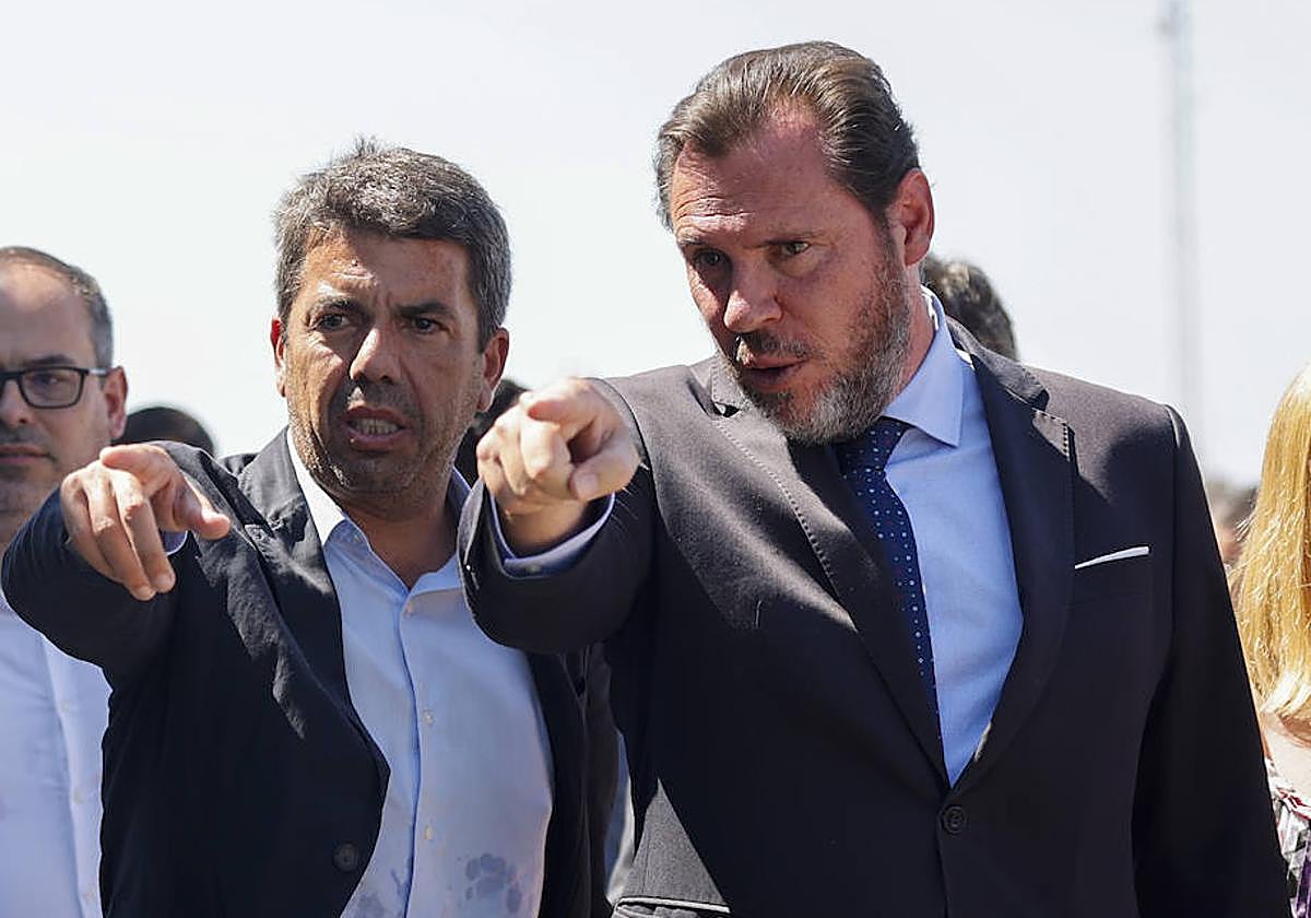 Carlos Mazón y Óscar Puente, ayer, en la puesta en marcha en el Puerto de Valencia de la autopista marítimo-ferroviaria Valencia-Madrid.
