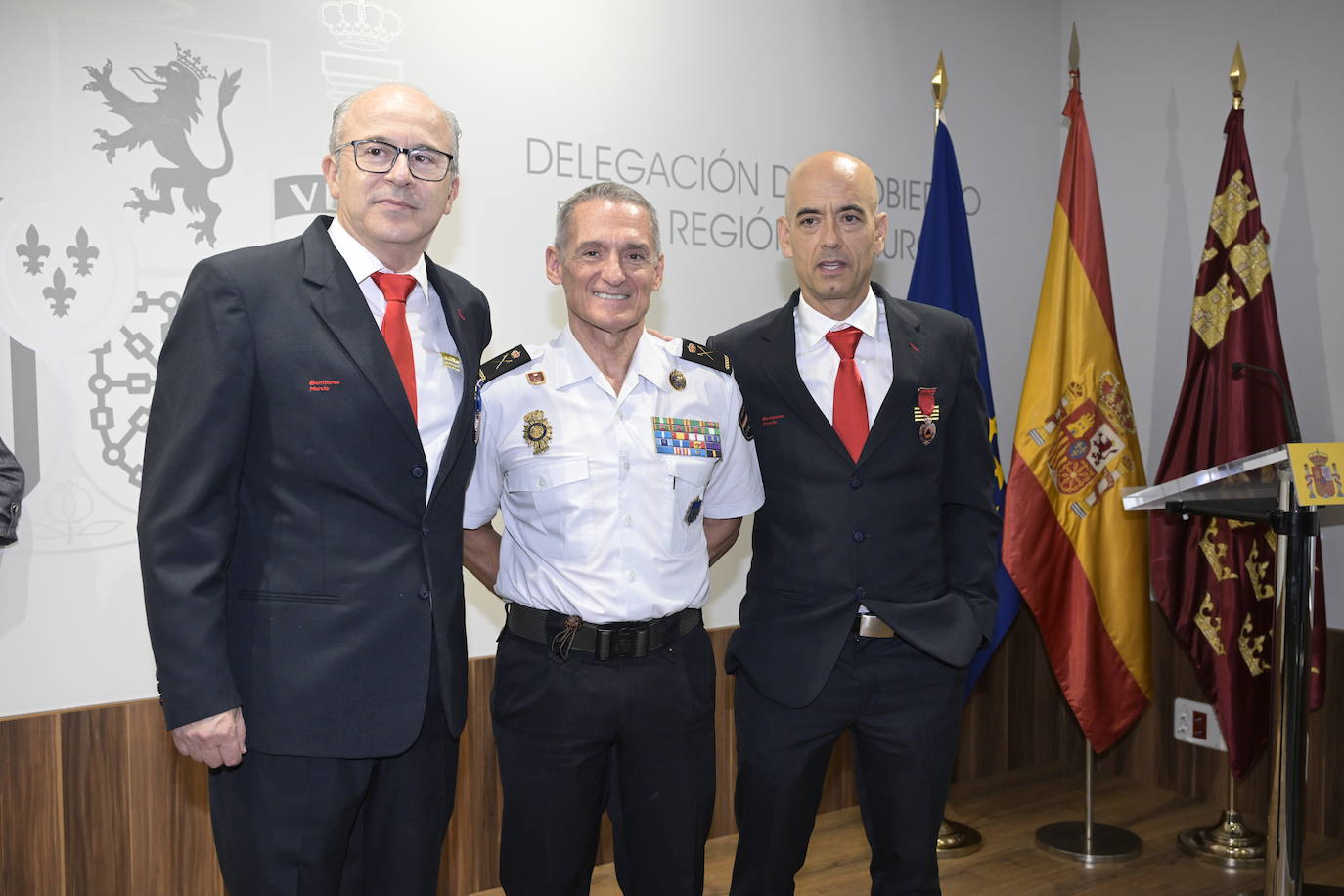 Interior homenajea a cuatro bomberos del SEIS por sus trabajos en la extinción de incendios, en imágenes