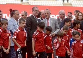 Felipe Moreno, junto al alcalde Ballesta y otros concejales del Ayuntamiento en la presentación de la ciudad deportiva grana.