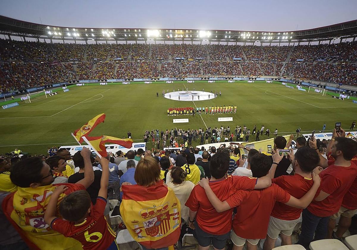 Imagen de archivo de un partido de España en el Enrique Roca.