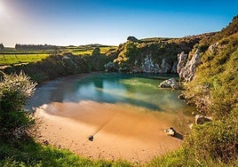 La playa más pequeña de España.