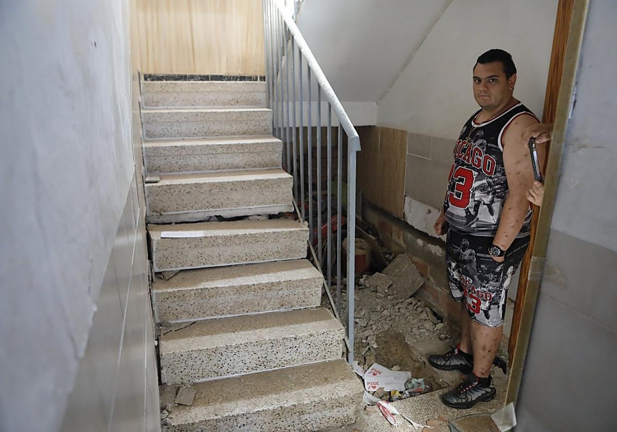 Uno de los afectados en la vivienda que fue desalojada, en una imagen de archivo.