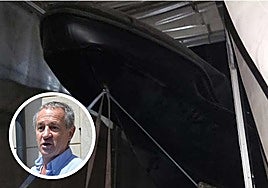 Una de las embarcaciones de la organización que fue localizada en el polígono de La Hoya, en Lorca. A la izquierda, Giuliano Velo.