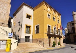 Fachada del Ayuntamiento de Ulea, en una imagen de archivo.