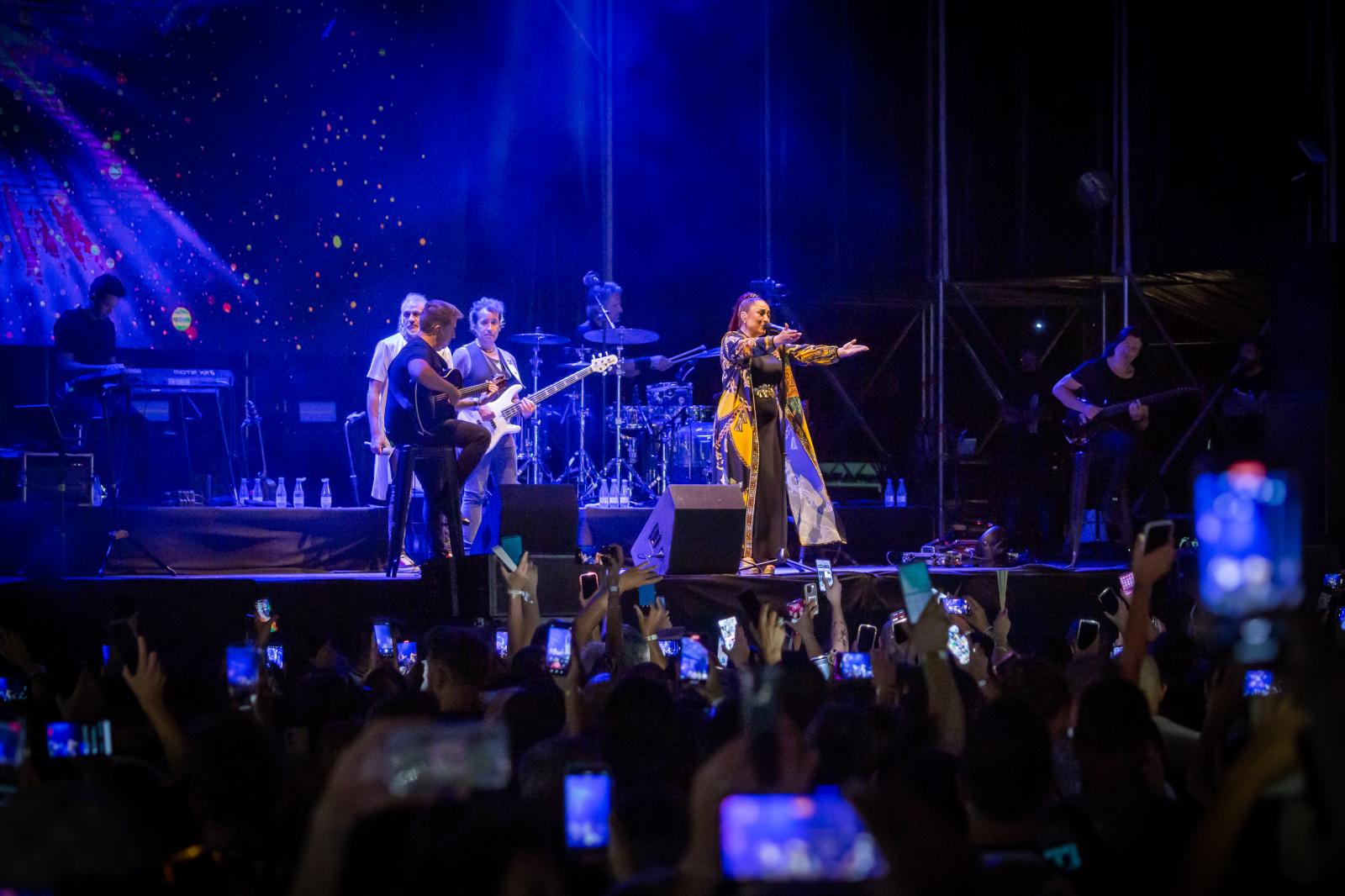 El Brilla Torrevieja pone el parque Antonio Soria a bailar al ritmo de la tecno-rumba