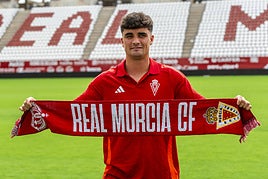 El nuevo fichaje del Real Murcia, Jorge Mier, en imágenes