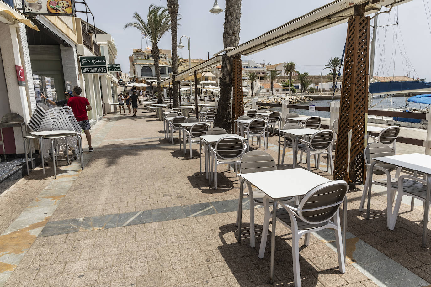 Negocios y vecinos de Cabo de Palos se quedan sin luz debido a una avería