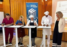 Firma del contrato de los alumnos a través del Servicio de Empleo de Murcia.