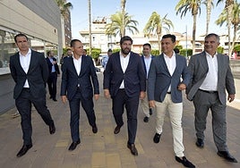 Los directivos de Enagás Antonio Illescas y Antón Martínez, con López Miras, José Miguel Luengo y Juan María Vázquez, en Santigo de La Ribera.