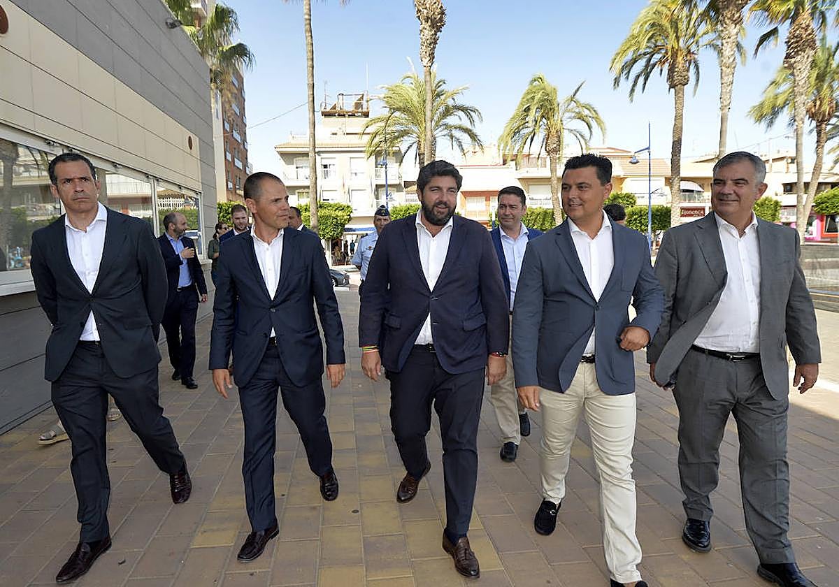 Los directivos de Enagás Antonio Illescas y Antón Martínez, con López Miras, José Miguel Luengo y Juan María Vázquez, en Santigo de La Ribera.
