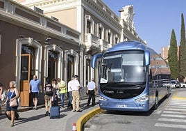 El traslado de viajeros entre Murcia y Cartagena por las obras del AVE, en imágenes