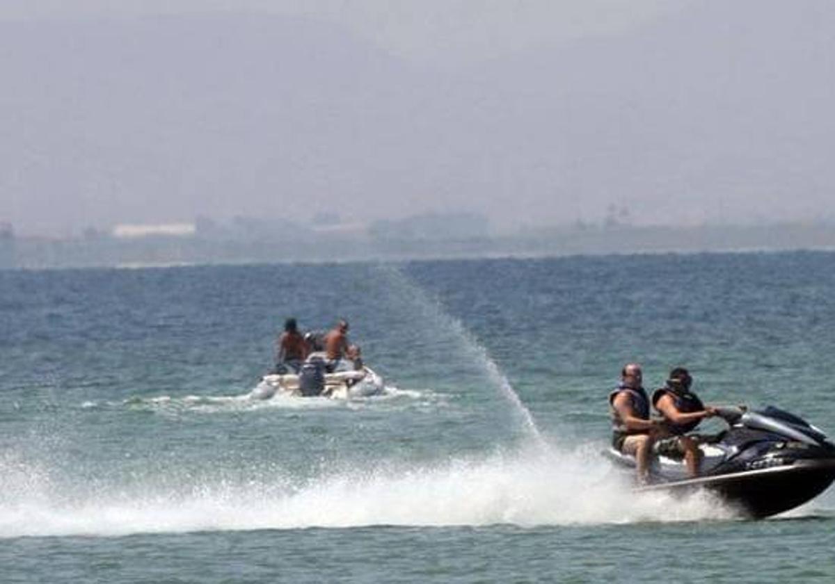 Motos de agua en La Manga, en una imagen de archivo.