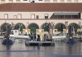 El nuevo 'Isaac Peral' y el viejo 'Galerna', atracados en la Base de Submarinos el pasado noviembre.