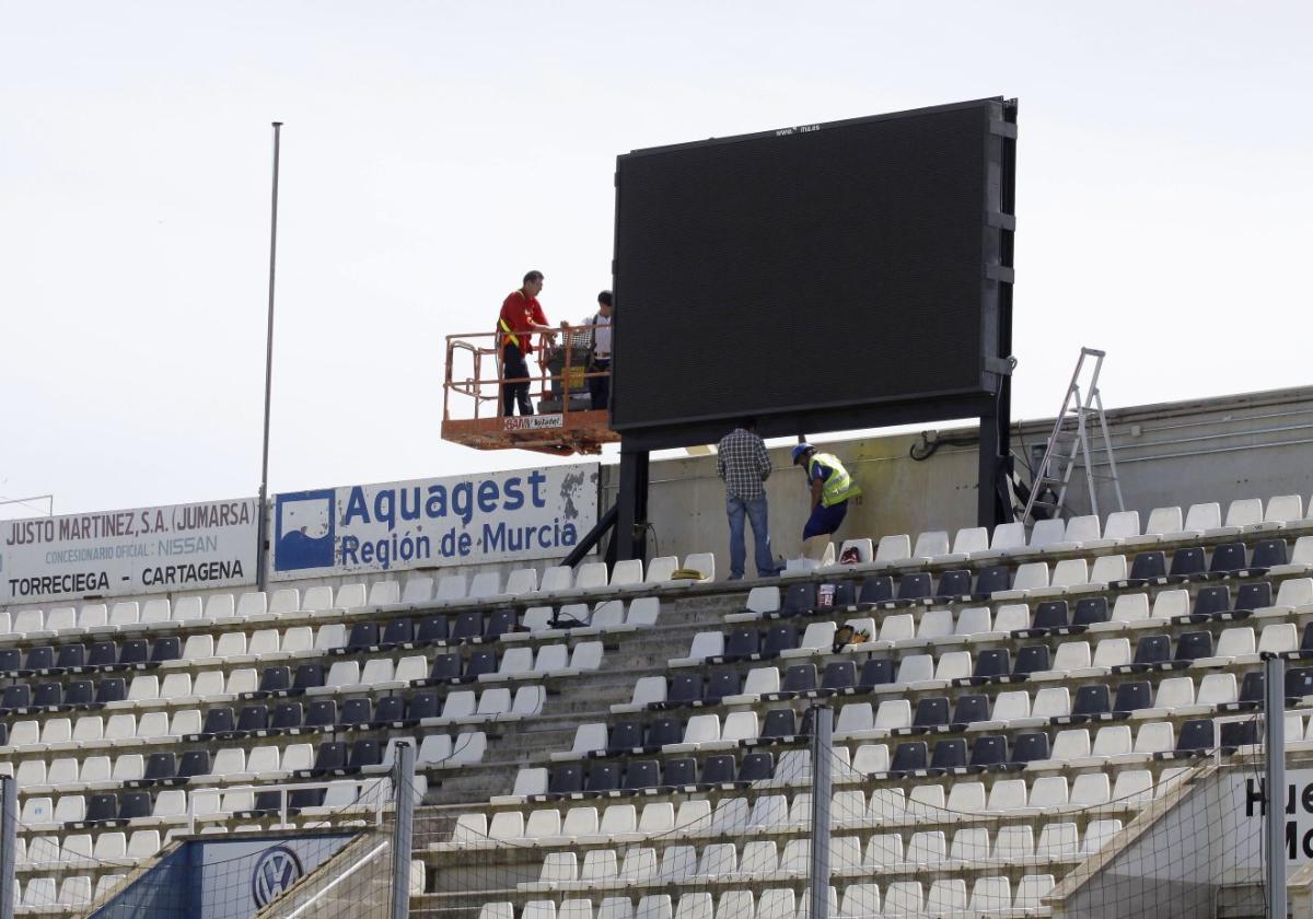 Instalación del actual videomarcador en abril de 2011.