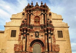 La portada barroca de la basílica, tras retirar los andamios en la tarde de ayer.