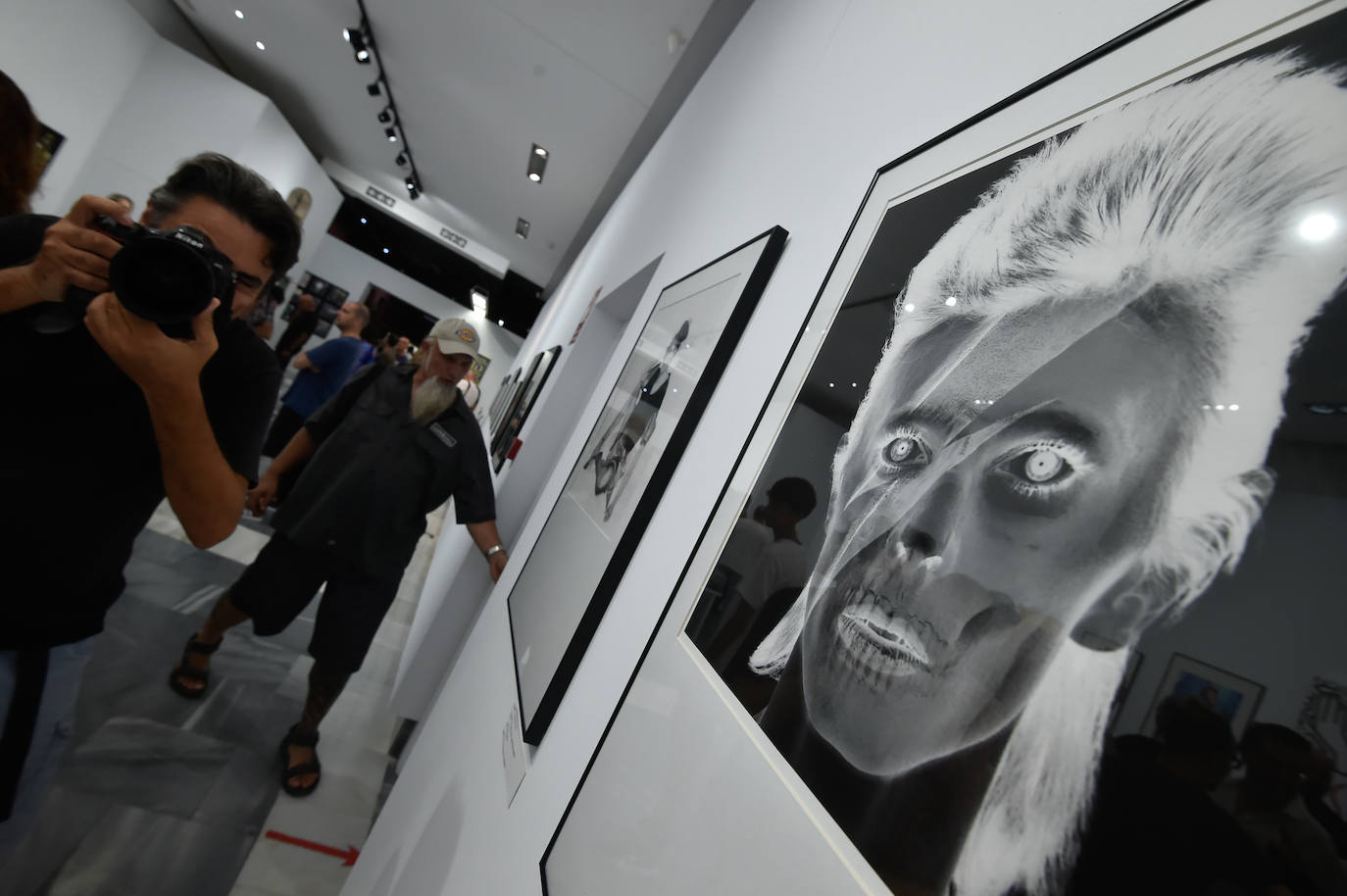 La exposición colectiva sobre David Bowie de San Pedro del Pinatar, en imágenes